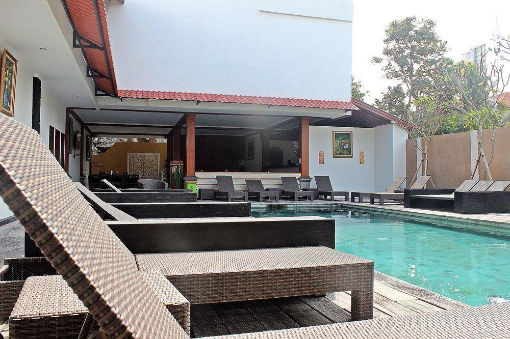 Mirah Hostel Legian Exterior foto