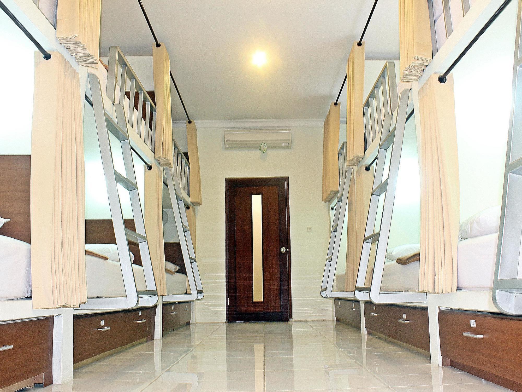 Mirah Hostel Legian Exterior foto