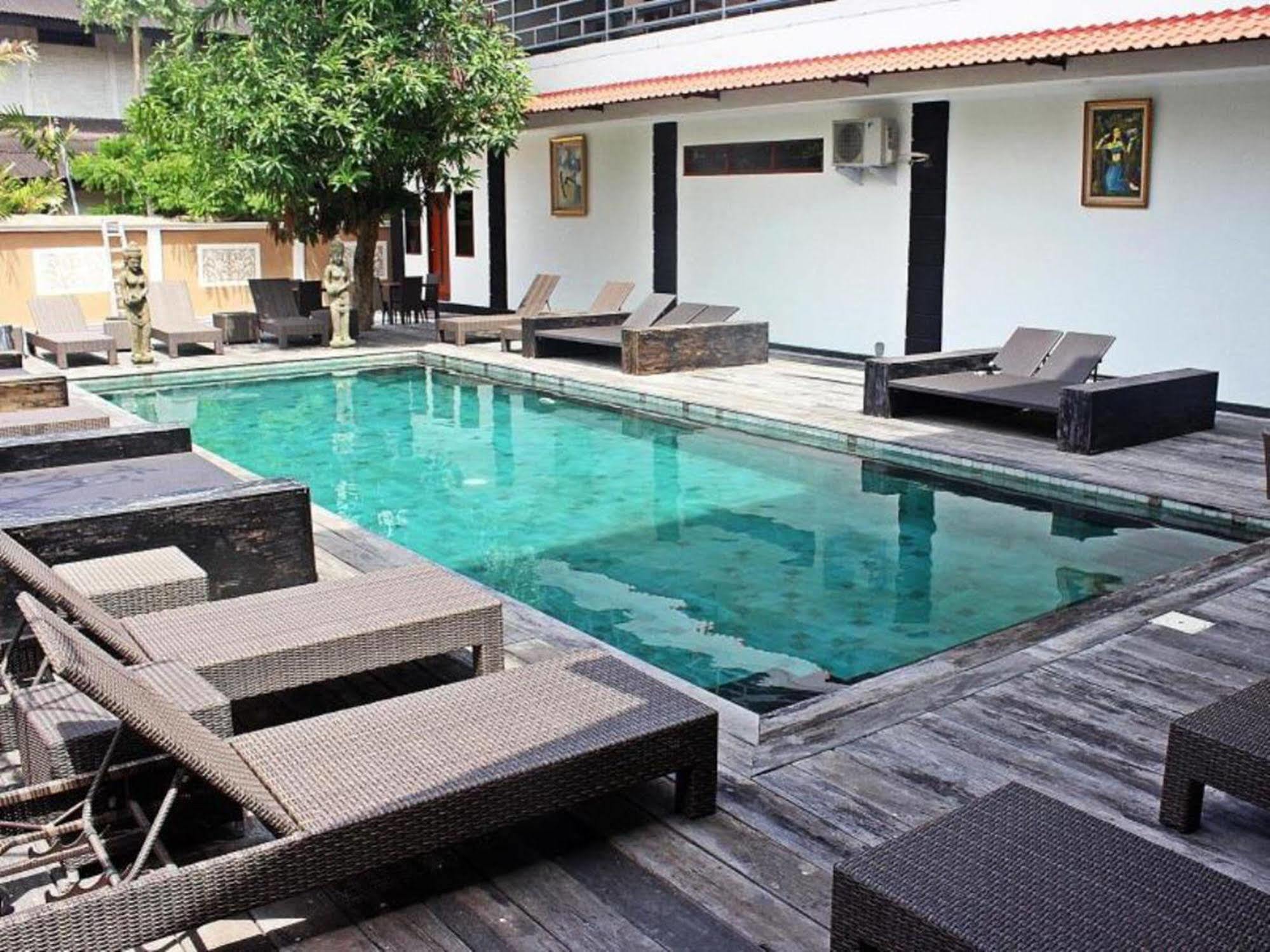 Mirah Hostel Legian Exterior foto