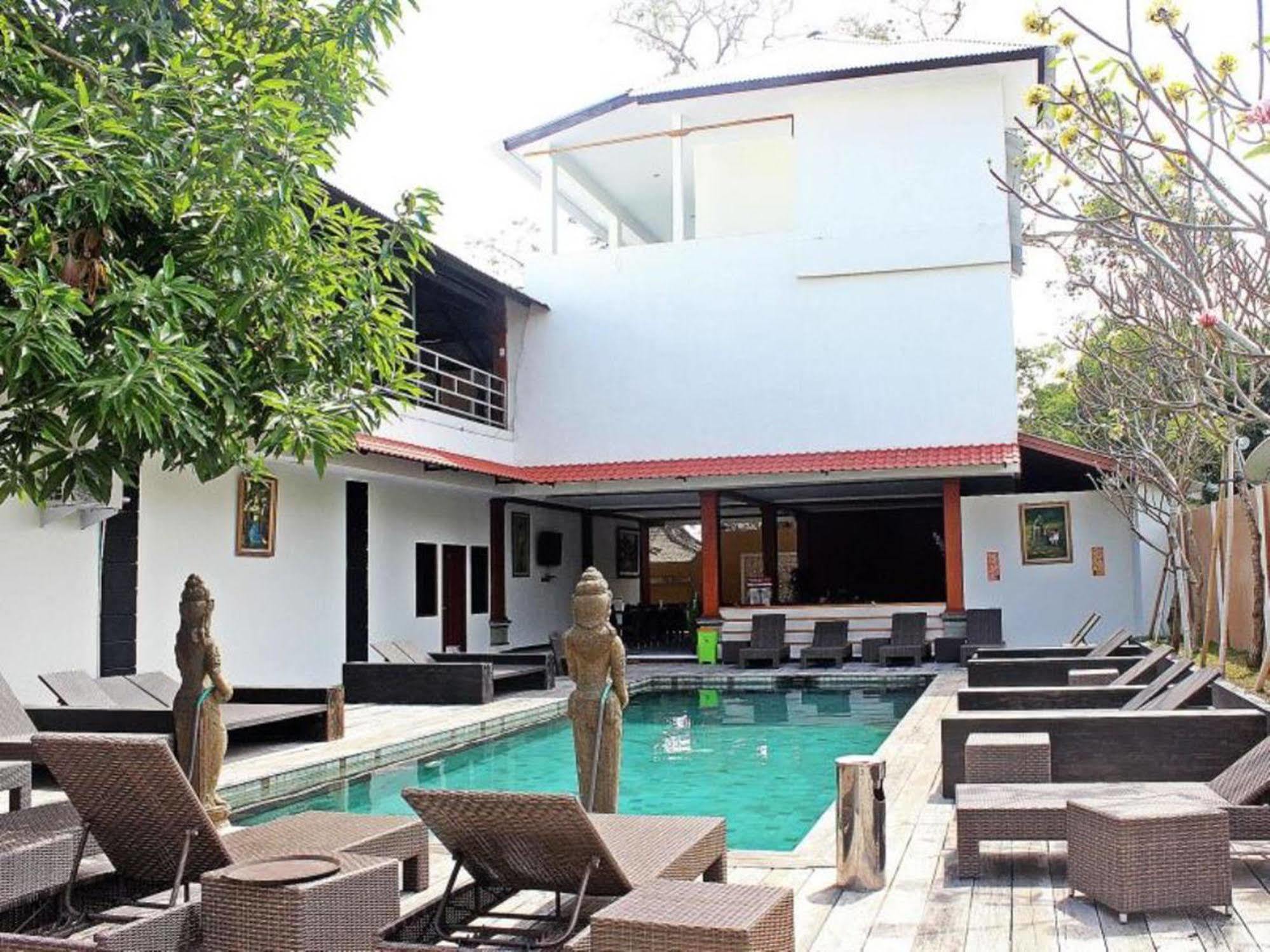 Mirah Hostel Legian Exterior foto