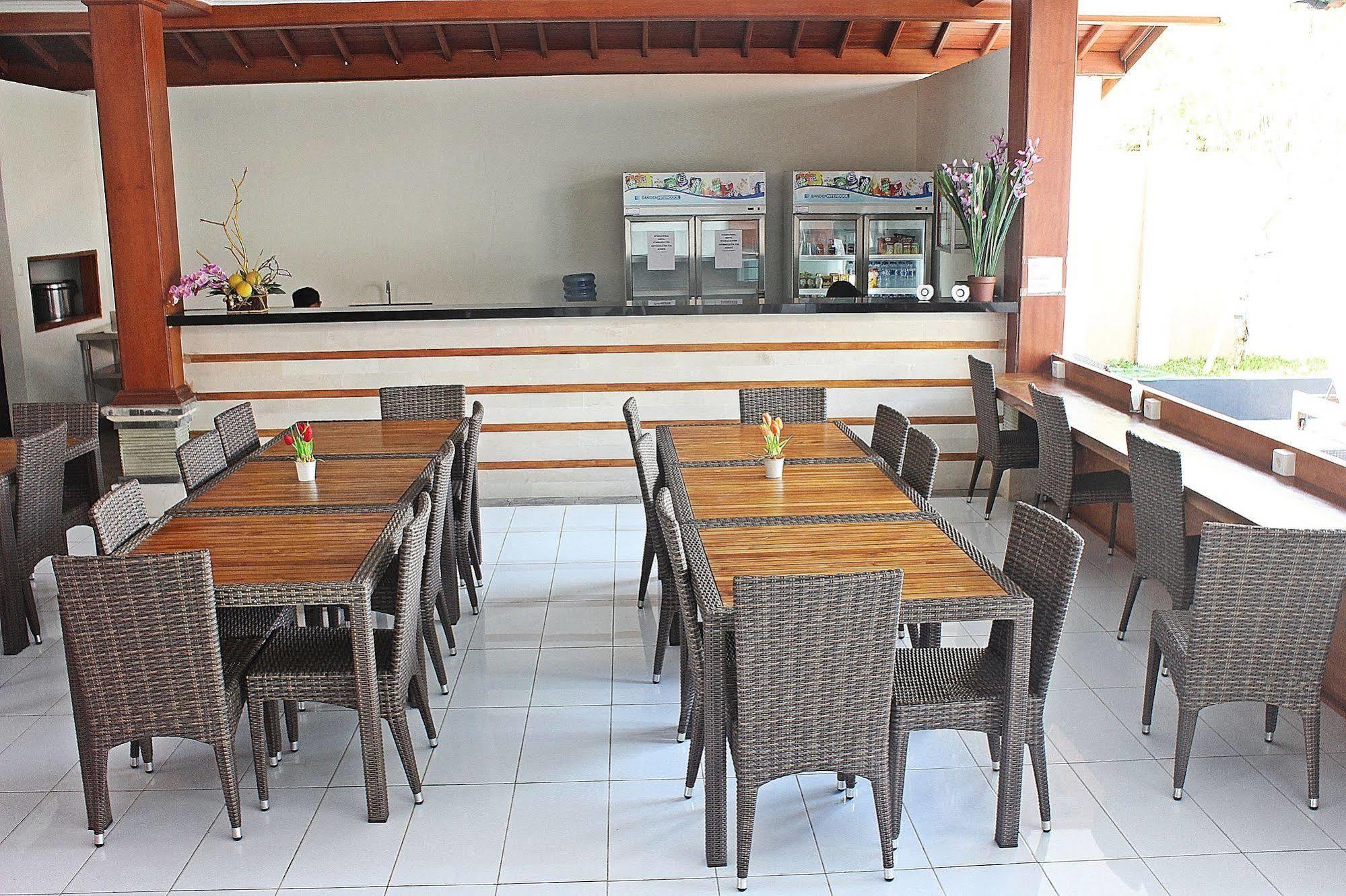 Mirah Hostel Legian Exterior foto