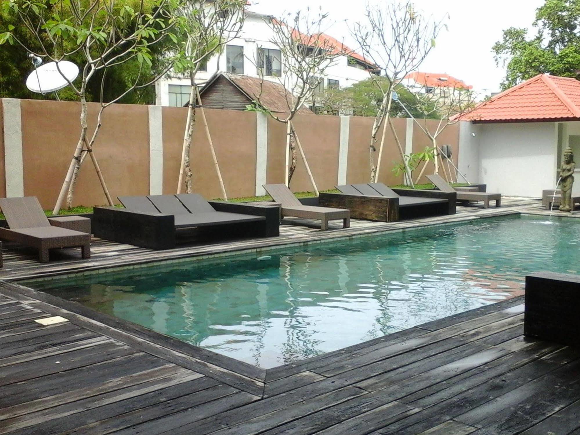 Mirah Hostel Legian Exterior foto